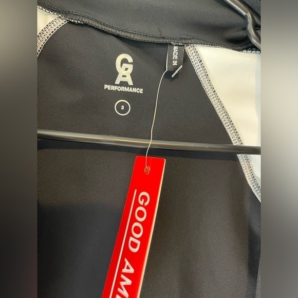 NWT Good American Performance Dual Life Zip Crop Top black/white size 3 - Picture 11 of 12